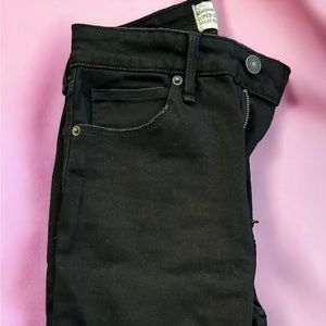 Abercrombie and fitch ankle jeans. Brand new in black and size 25